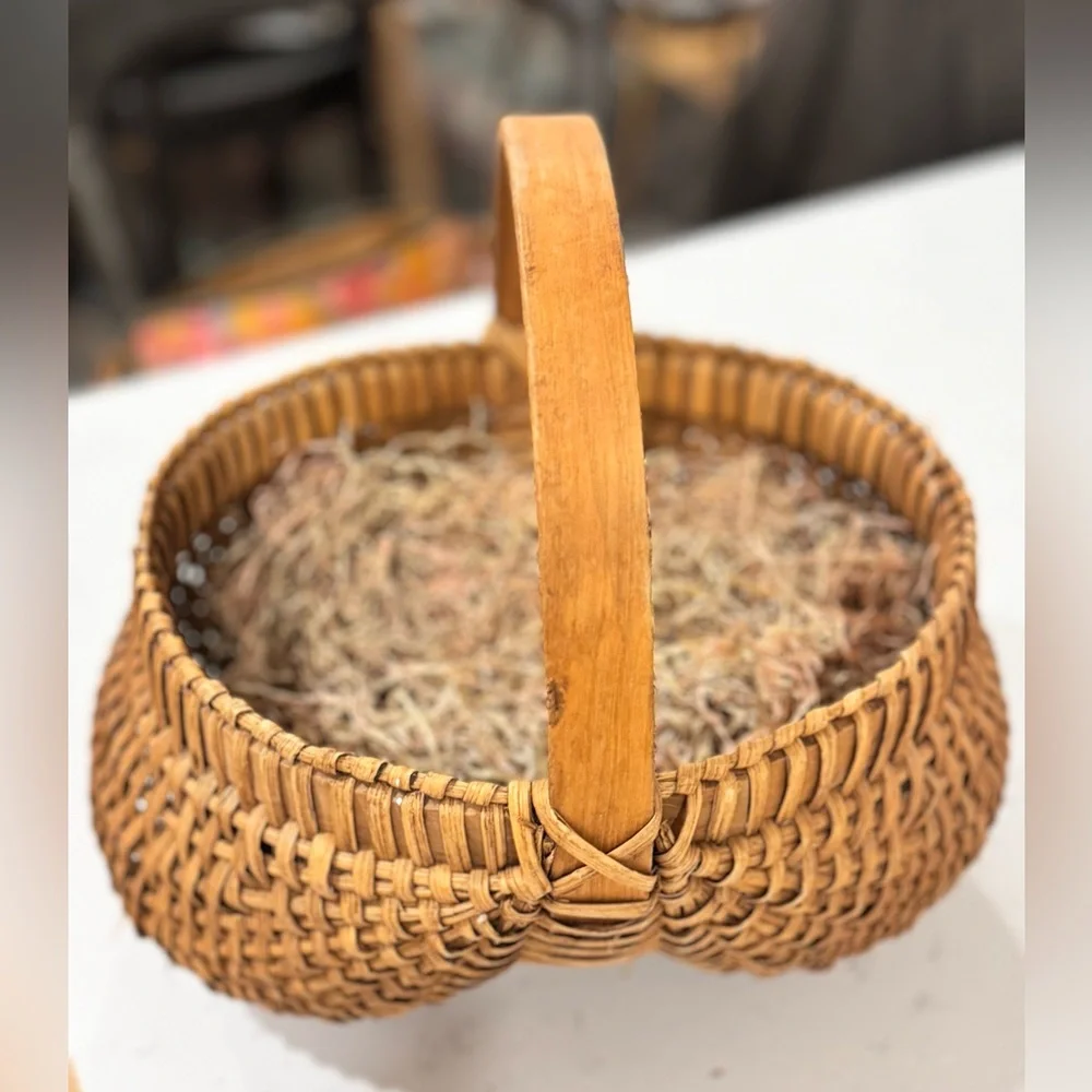 Vintage Buttocks Gathering Wicker Basket / Wood / 14 egg/ Handmade